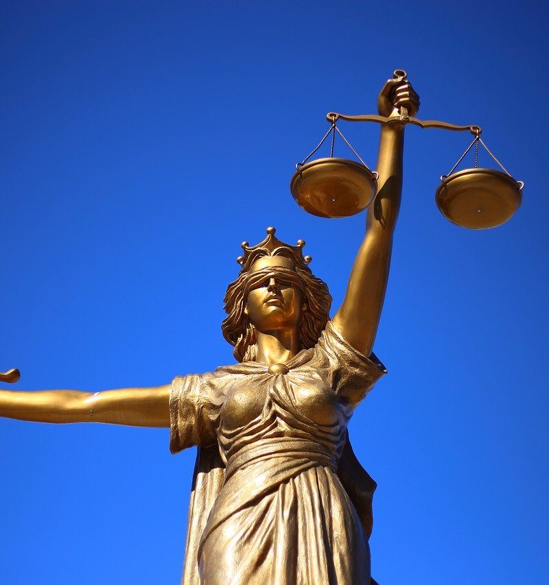 W czym potrafi nam pomóc radca prawny? W jakich rozprawach i w jakich sferach prawa pomoże nam radca prawny?